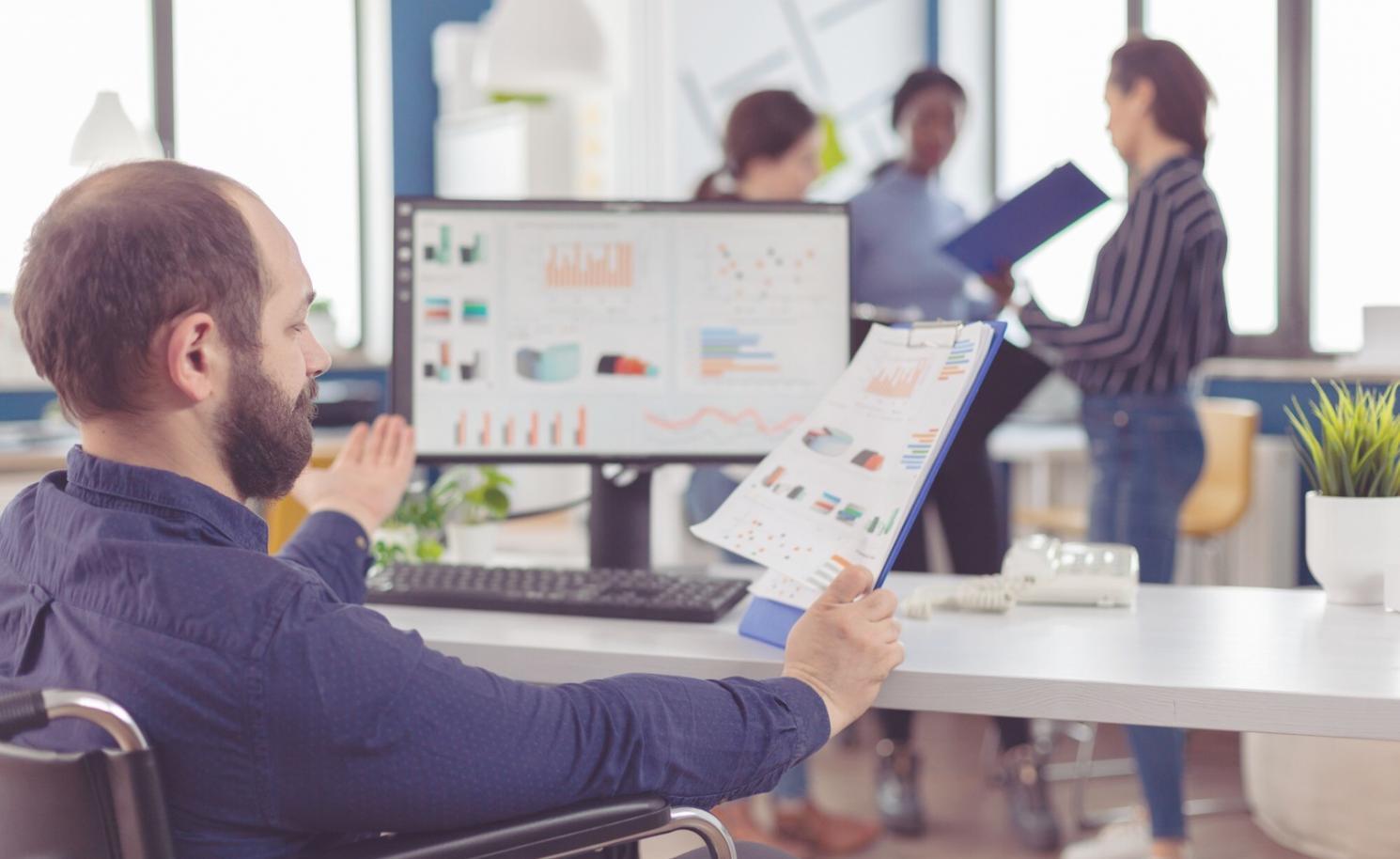 Portfolio diversification strategy with multiple asset class indicators